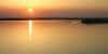 Sonnenuntergang über dem See in Finnland