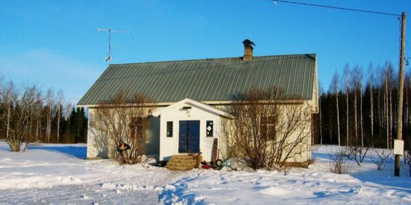 Haus Alakiiski im Schnee
