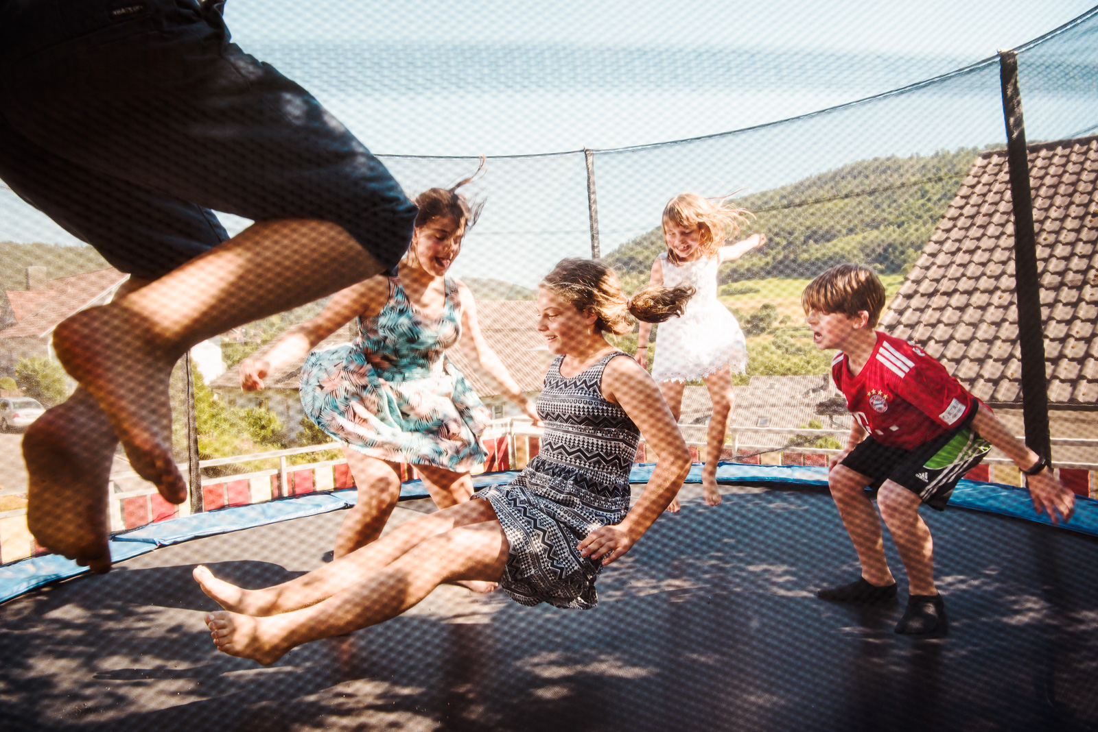 Kinder auf dem Trampolin